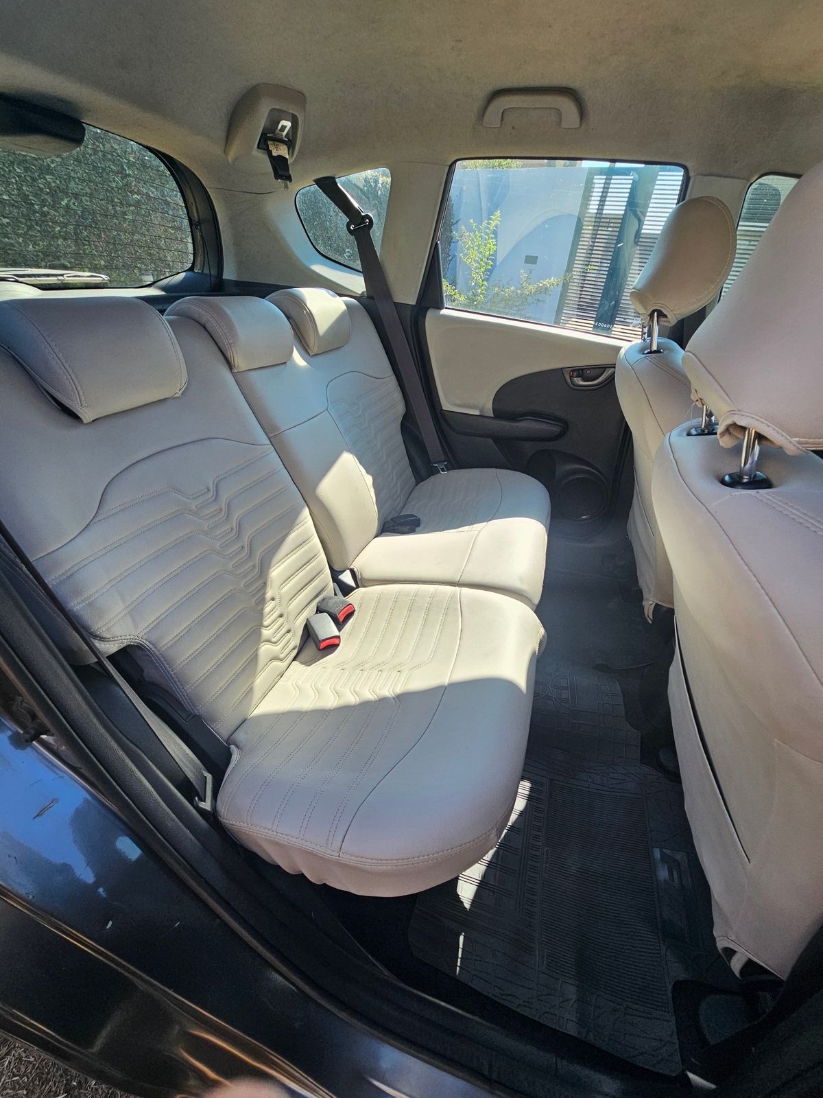 Banco traseiro em couro cor ice do Honda New Fit